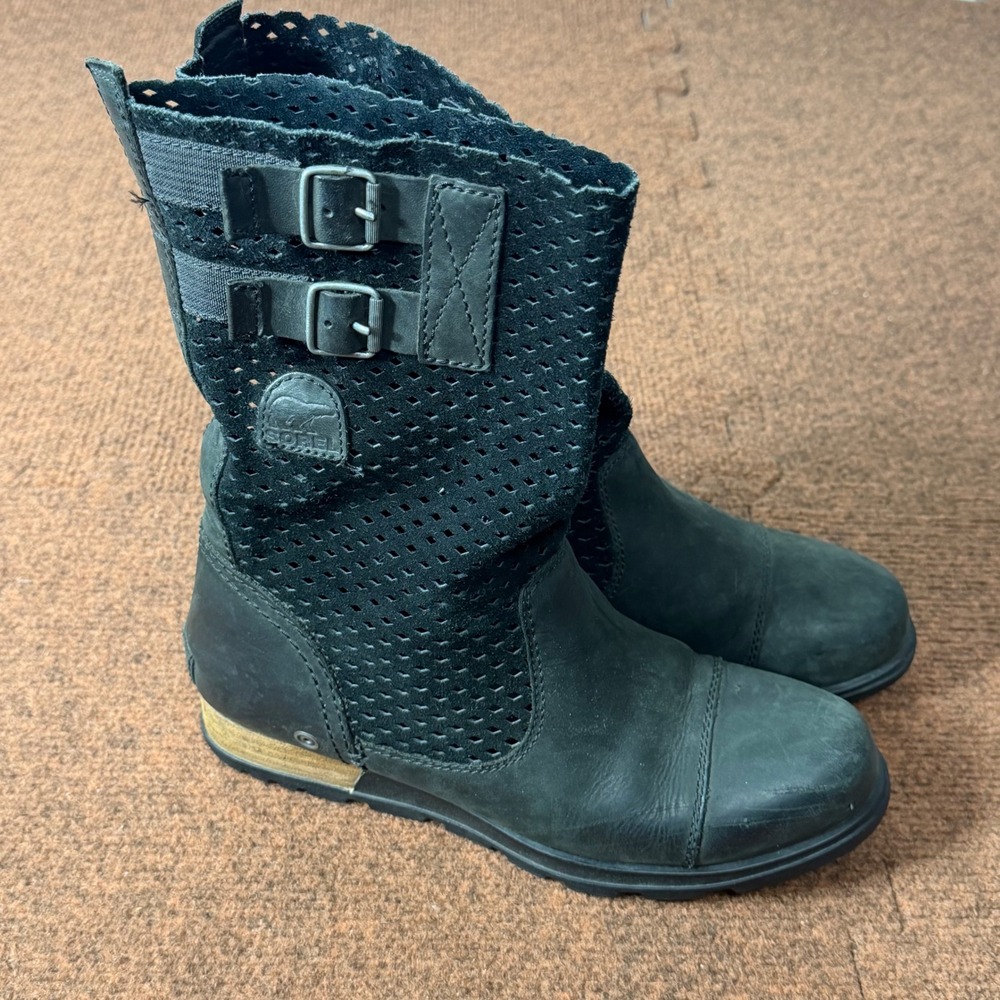 A- Sorel Major Carly Black Leather Perforated Suede Mid Calf Buckle Boots 7.5